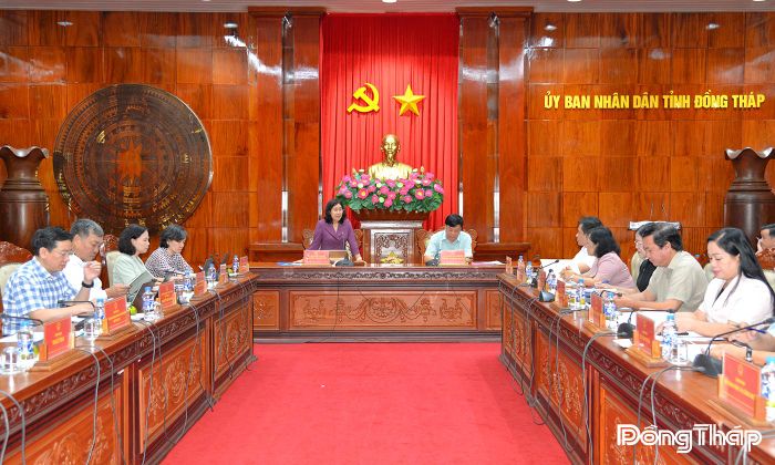 Đồng chí Nguyễn Thị Hương, Cục trưởng Cục Thống kê và đồng chí Phạm Thành Ngại, Phó Bí thư Tỉnh ủy, Chủ tịch UBND tỉnh Đồng Tháp đồng chủ trì buổi làm việc.