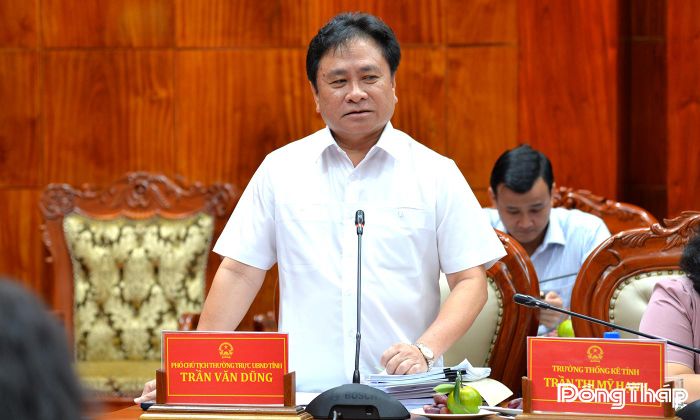 Đồng chí Trần Văn Dũng, Ủy viên Ban Thường vụ Tỉnh ủy, Phó Chủ tịch Thường trực UBND tỉnh Đồng Tháp, trao đổi tại buổi làm việc.