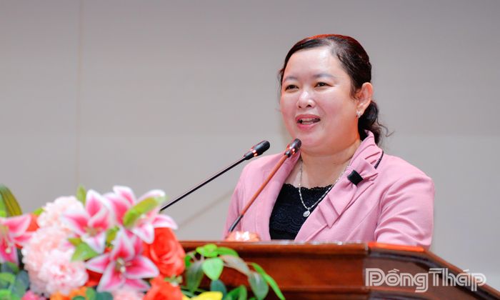 Đồng chí Võ Thị Búp, Bí thư Đảng ủy phường Nhị Quý, phát biểu tại buổi gặp mặt.