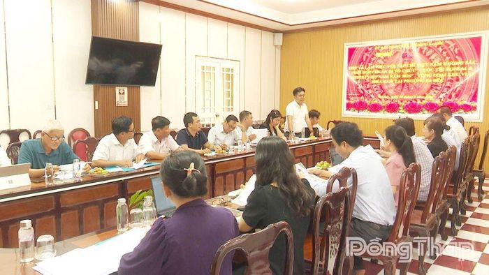 Quang cảnh buổi làm việc. Ảnh: VĂN ĐẤU