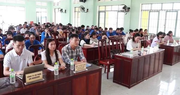 Quang cảnh phiên giao dịch việc làm lưu động. Ảnh: Đ.Y