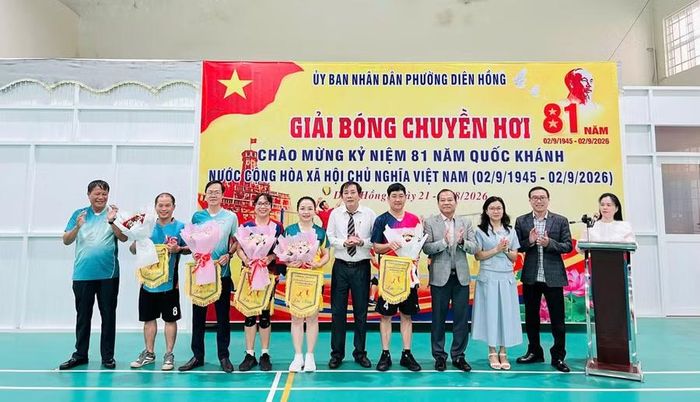 Phường Diên Hồng tổ chức Giải bóng chuyền hơi nam, nữ phối hợp năm 2026. Ảnh: Đỗ Hằng