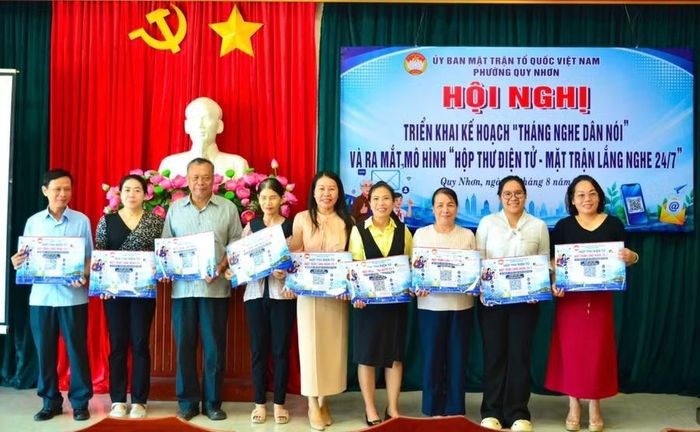  Ra mắt mô hình “Hộp thư điện tử-Mặt trận lắng nghe 24/7”. Ảnh: Đ.Y 