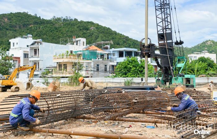 Dự án Nhà ở xã hội Hưng Phú II, phường Bắc Nha Trang đang được đẩy nhanh tiến độ thi công.