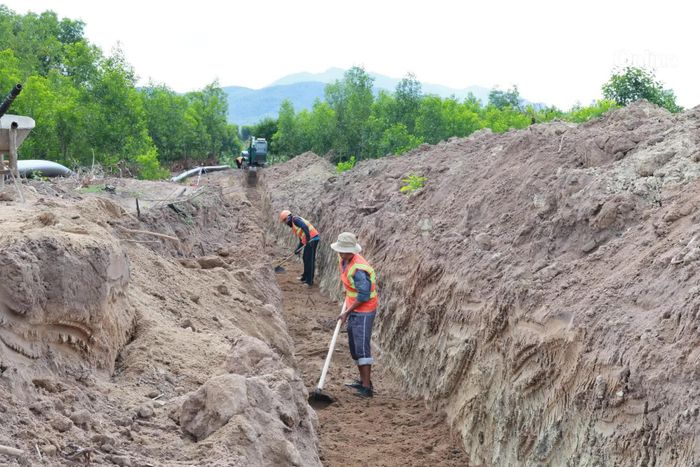 Khu vực công trình xây dựng hệ thống đường ống nhánh cấp I, thuộc Dự án Hệ thống dẫn nước hồ Sông Chò 1 tại xã Bắc Khánh Vĩnh. Ảnh: Thái Thịnh