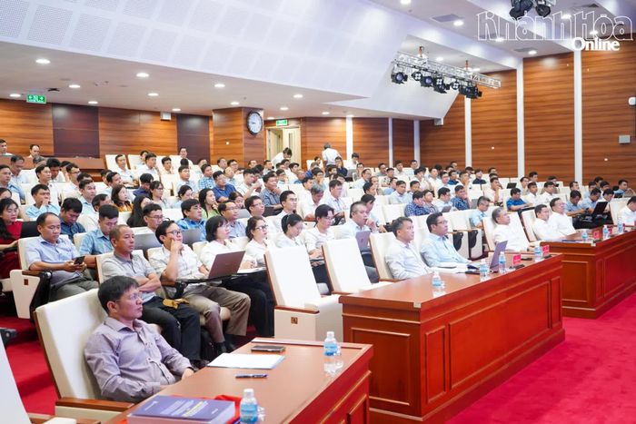 Các đại biểu tham dự hội nghị.