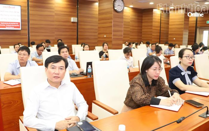 Các đại biểu tham dự hội nghị.