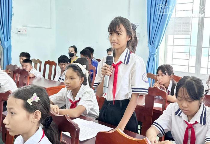 Trẻ em nêu ý kiến tại chương trình.