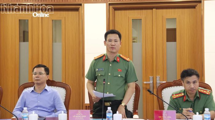 Trung tá Lê Ngọc Giáp phát biểu tại hội nghị.