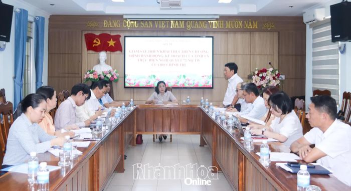 Quang cảnh buổi làm việc.