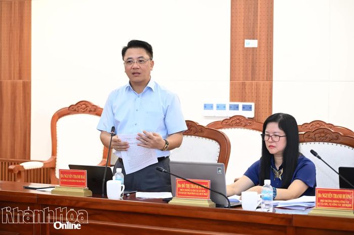 Thành viên đoàn kiểm tra phát biểu làm rõ một số nội dung.