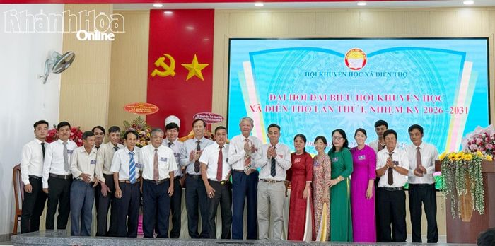 Ban Chấp hành Hội Khuyến học xã nhiệm kỳ 2026 - 2031 ra mắt tại đại hội.