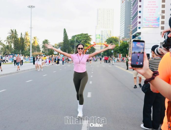 Đương kim Hoa hậu Thế giới Opal Suchata Chuangsri về đích.
