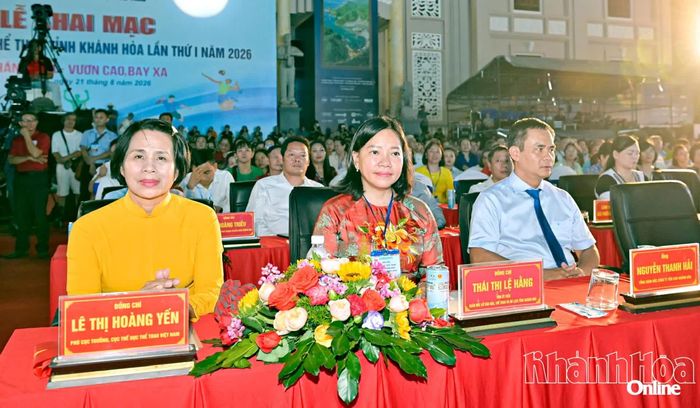 Bà Lê Thị Hoàng Yến - Phó Tổng Cục trưởng Cục TDTT; lãnh đạo Sở Văn hóa, Thể thao và Du lịch; lãnh đạo Công ty TNHH Nhà nước MTV Yến Sào Khánh Hòa dự lễ.