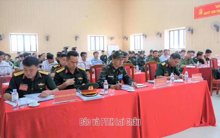 Các đại biểu dự diễn tập tác chiến trong khu vực phòng thủ năm 2026 tại xã Tủa Sín Chải.