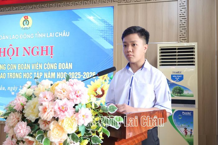 Đại diện học sinh phát biểu cảm tưởng tại hội nghị.