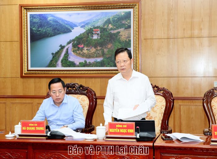 Đồng chí Nguyễn Ngọc Vinh - Phó Bí thư Tỉnh ủy, Chủ tịch Ủy ban MTTQ Việt Nam tỉnh phát biểu ý kiến tại buổi làm việc. 