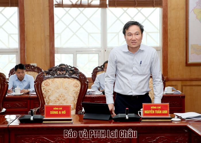 Đồng chí Nguyễn Tuấn Anh - Ủy viên dự khuyết Ban Chấp hành Trung ương Đảng, Phó Bí thư Thường trực Tỉnh ủy phát biểu ý kiến tại buổi làm việc. 
