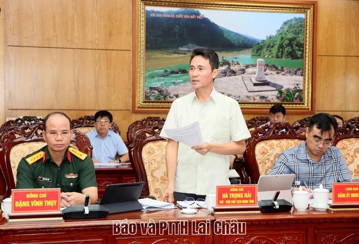 Đồng chí Hà Trọng Hải - Phó Chủ tịch UBND tỉnh phát biểu ý kiến tại buổi làm việc. 