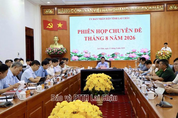 Quang cảnh phiên họp.