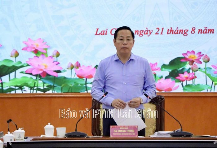 Đồng chí Chủ tịch UBND tỉnh Hà Quang Trung phát biểu kết luận phiên họp.