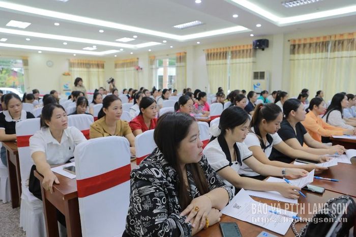 Các học viên tham gia lớp tập huấn