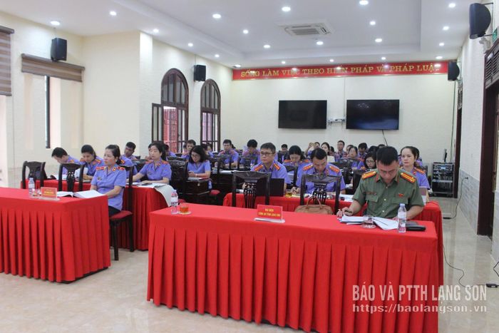 Các đại biểu dự hội nghị tại điểm cầu Viện KSND tỉnh