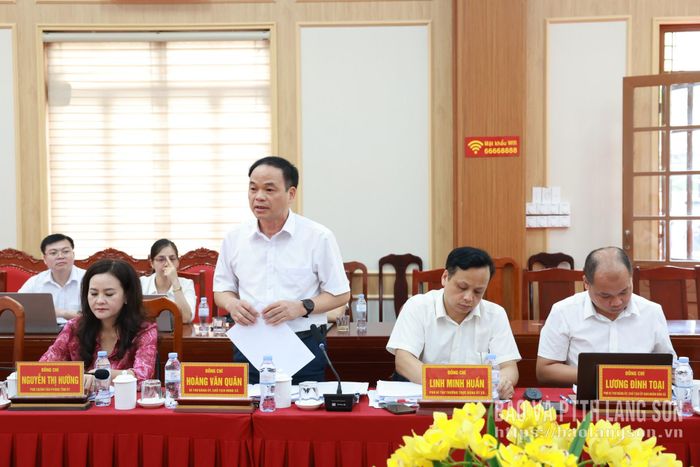 Bí thư Đảng ủy xã Tri Lễ phát biểu tại buổi làm việc