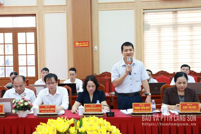 Giám đốc Sở Nội vụ phát biểu tại buổi làm việc