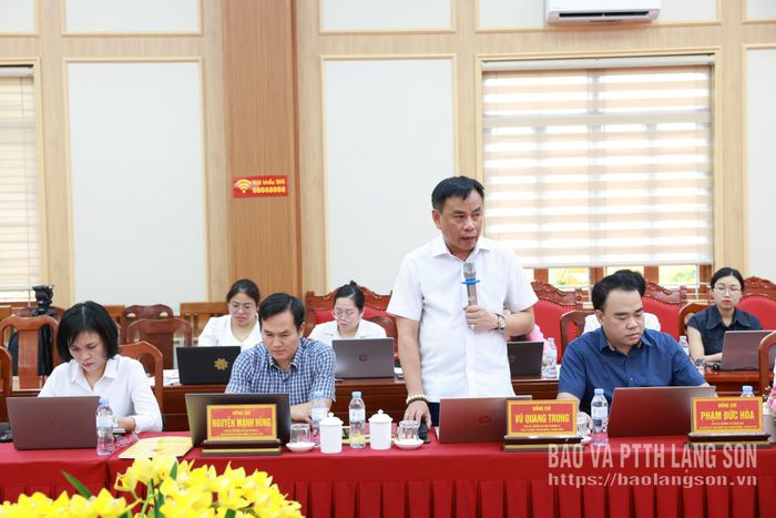 Thành viên Đoàn Kiểm tra, giám sát phát biểu tại buổi làm việc