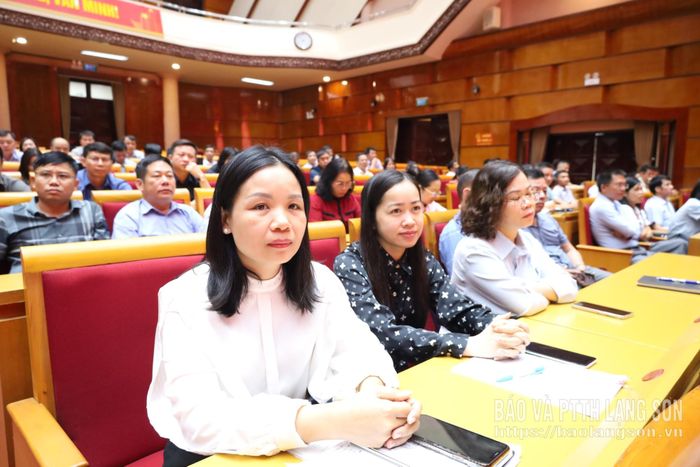 Học viên dự lễ bế giảng lớp bồi dưỡng