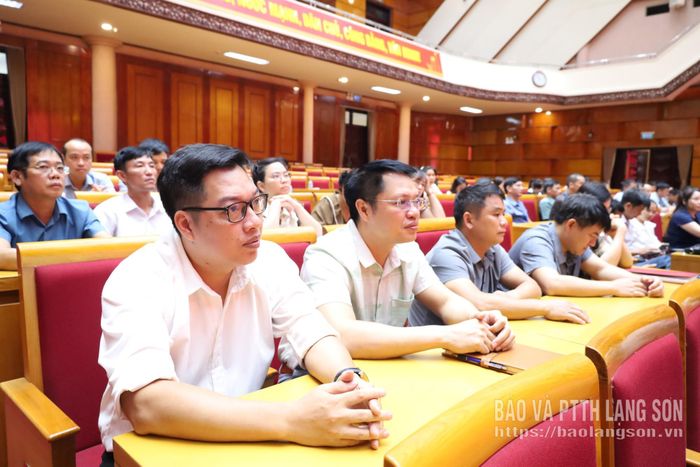 Học viên dự lễ bế giảng lớp bồi dưỡng