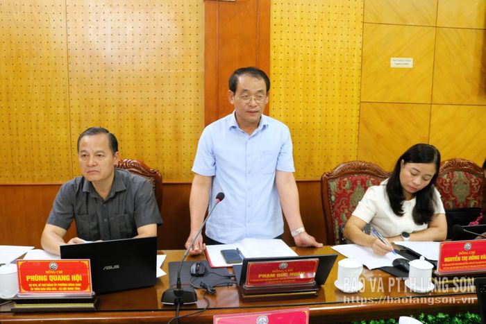 Lãnh đạo Sở Văn hóa, Thể thao và Du lịch, Ủy viên Ban Văn hóa - Xã hội HĐND tỉnh phát biểu tại cuộc thẩm tra
