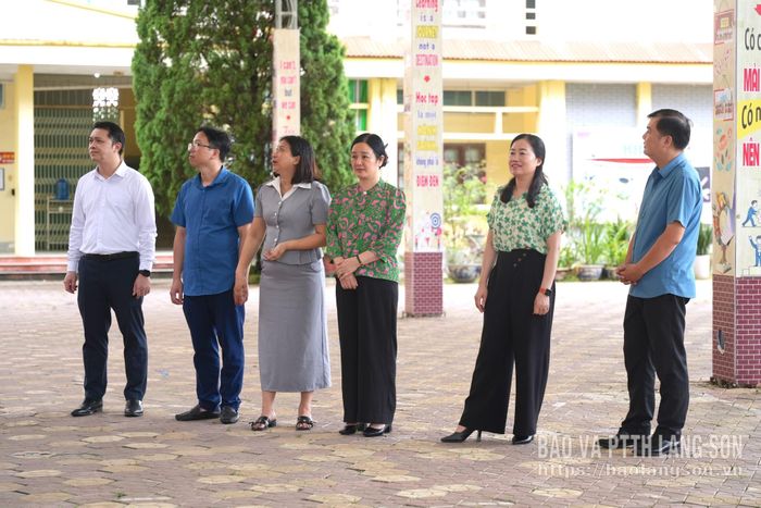 Đoàn kiểm tra thực tế công tác chuẩn bị điều kiện về cơ sở vật chất tại Trường THPT Cao Lộc