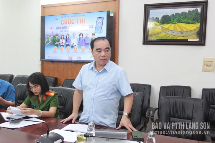 Lãnh đạo Báo và Phát thanh, Truyền hình Lạng Sơn đóng góp ý kiến tại cuộc họp
