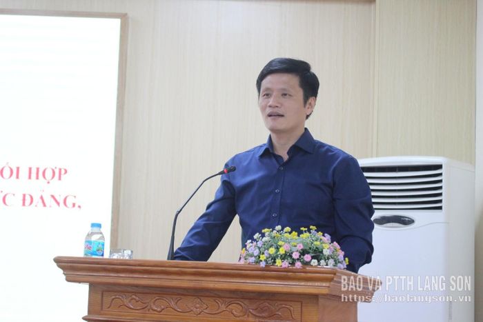 Lãnh đạo Đảng ủy UBND tỉnh phát biểu thảo luận tại hội nghị