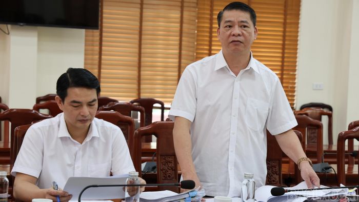 Ban Chấm chung khảo phát biểu tại buổi làm việc.