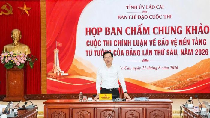 Đồng chí Dương Đức Huy - Ủy viên Ban Thường vụ, Trưởng Ban Tuyên giáo và Dân vận Tỉnh ủy, Phó Trưởng Ban Thường trực Ban Chỉ đạo Cuộc thi, Trưởng Ban Chấm chung khảo phát biểu tại buổi làm việc.