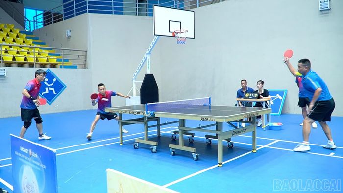 Các trận đấu diễn ra sôi nổi, hấp dẫn.