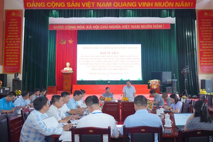 Quang cảnh buổi làm việc.