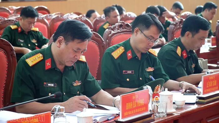 Các đại biểu dự buổi làm việc.