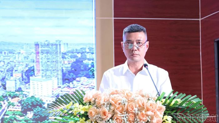 Đại diện doanh nghiệp thảo luận tại hội nghị.