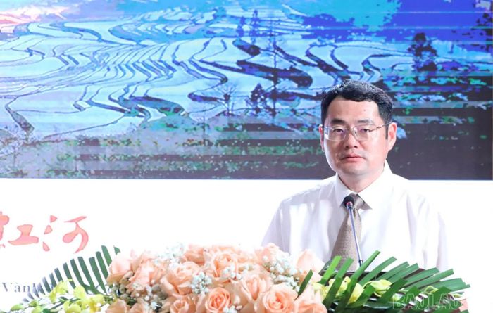 Ông Hòa Đào - Cục trưởng Cục Thương mại châu Hồng Hà, tỉnh Vân Nam, Trung Quốc phát biểu tại hội nghị.