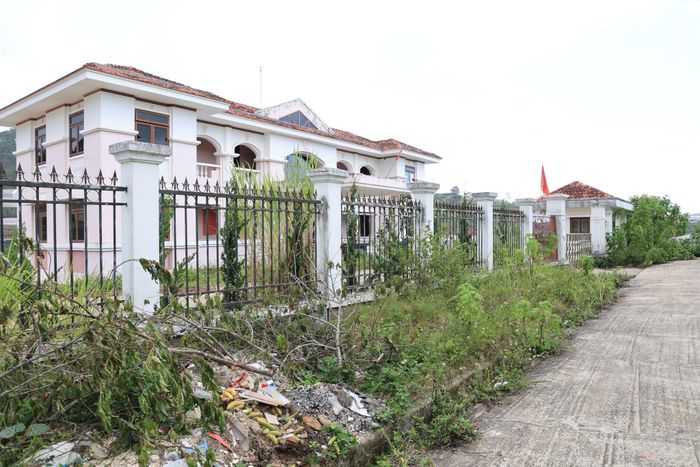 Dù nằm ở vị trí đẹp, hạ tầng thuận tiện nhưng những trụ sở càng lớn lại càng khó cho thuê