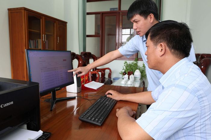 Đảng ủy xã Đạ Tẻh triển khai phần mềm hệ thống quản lý và đánh giá kết quả thực hiện nhiệm vụ của cán bộ, công chức, viên chức