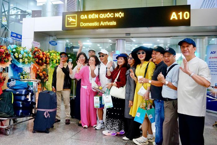 Niềm vui của du khách trên những chuyến bay đến Lâm Đồng