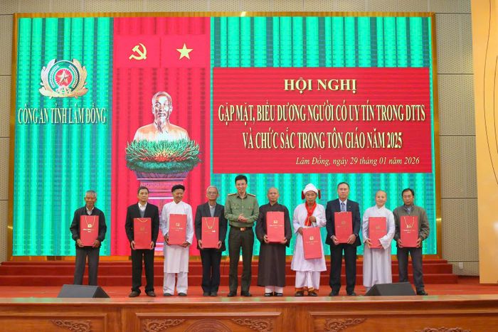 Công an tỉnh Lâm Đồng biểu dương những người có uy tín trong đồng bào DTTS năm 2025