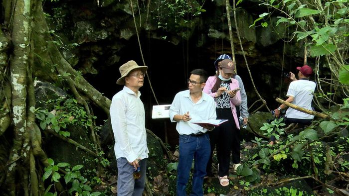 Đoàn chuyên gia khảo sát các điểm di sản tại Công viên địa chất toàn cầu UNESCO Đắk Nông