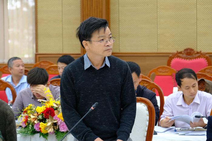 Ông Trần Văn Hiệp, Phó Giám đốc Ban Quản lý dự án Đầu tư xây dựng số 1 tỉnh Lâm Đồng báo cáo tiến độ thực hiện giải ngân vốn đầu tư công trên địa bàn