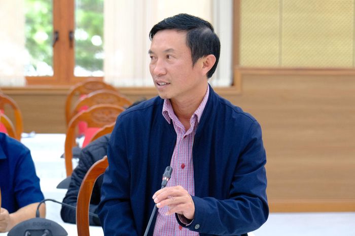 Ông Trần Thanh Vũ, Giám đốc Ban Quản lý dự án Đầu tư xây dựng khu vực Đơn Dương báo cáo tiến độ thực hiện giải ngân vốn đầu tư công trên địa bàn